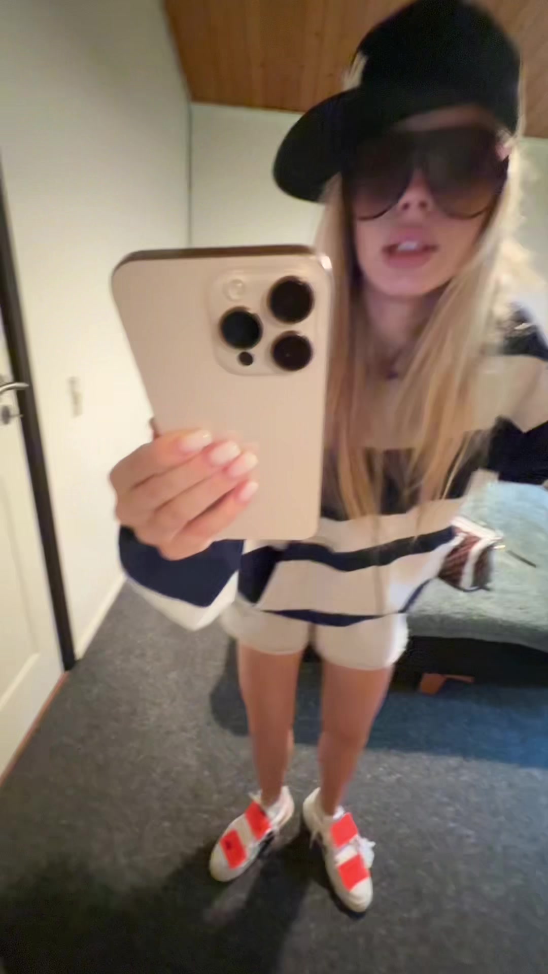 @lizzitak