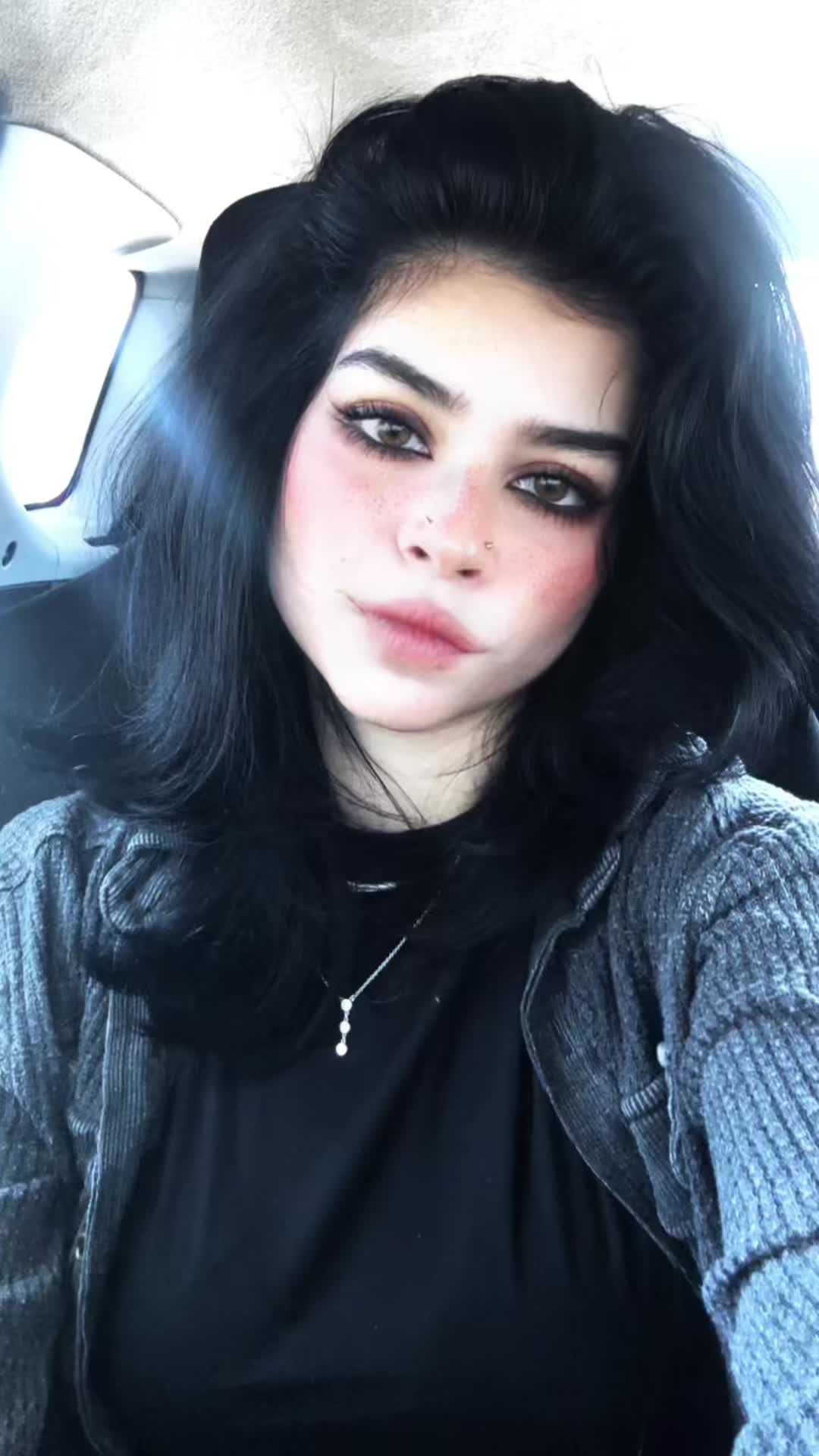 @bella