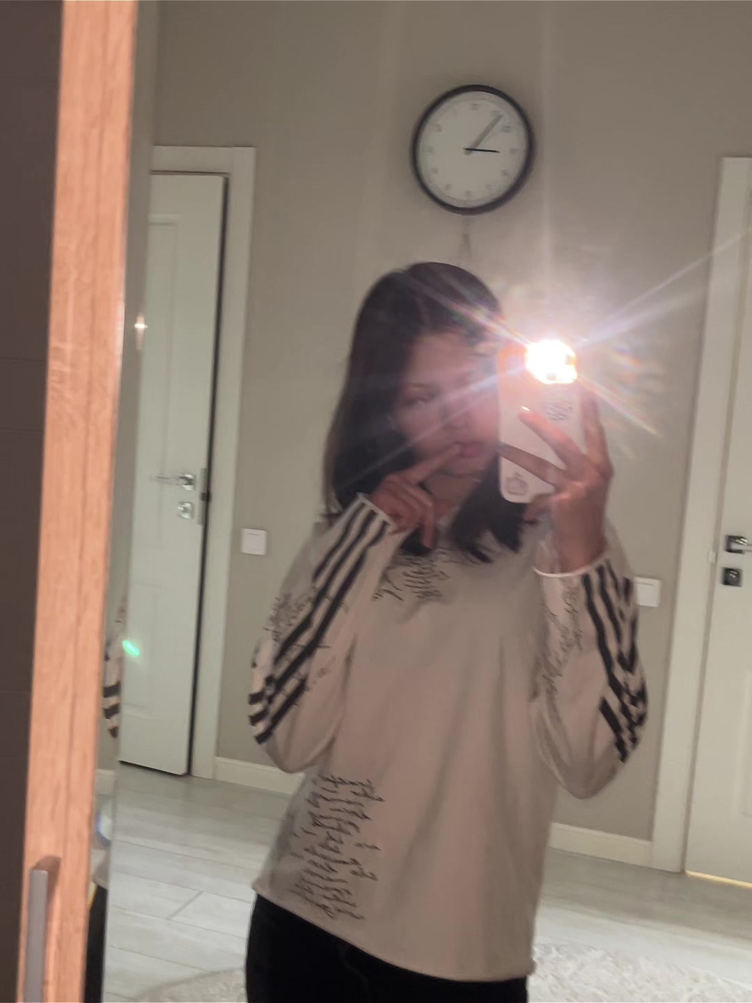 @palevaa_