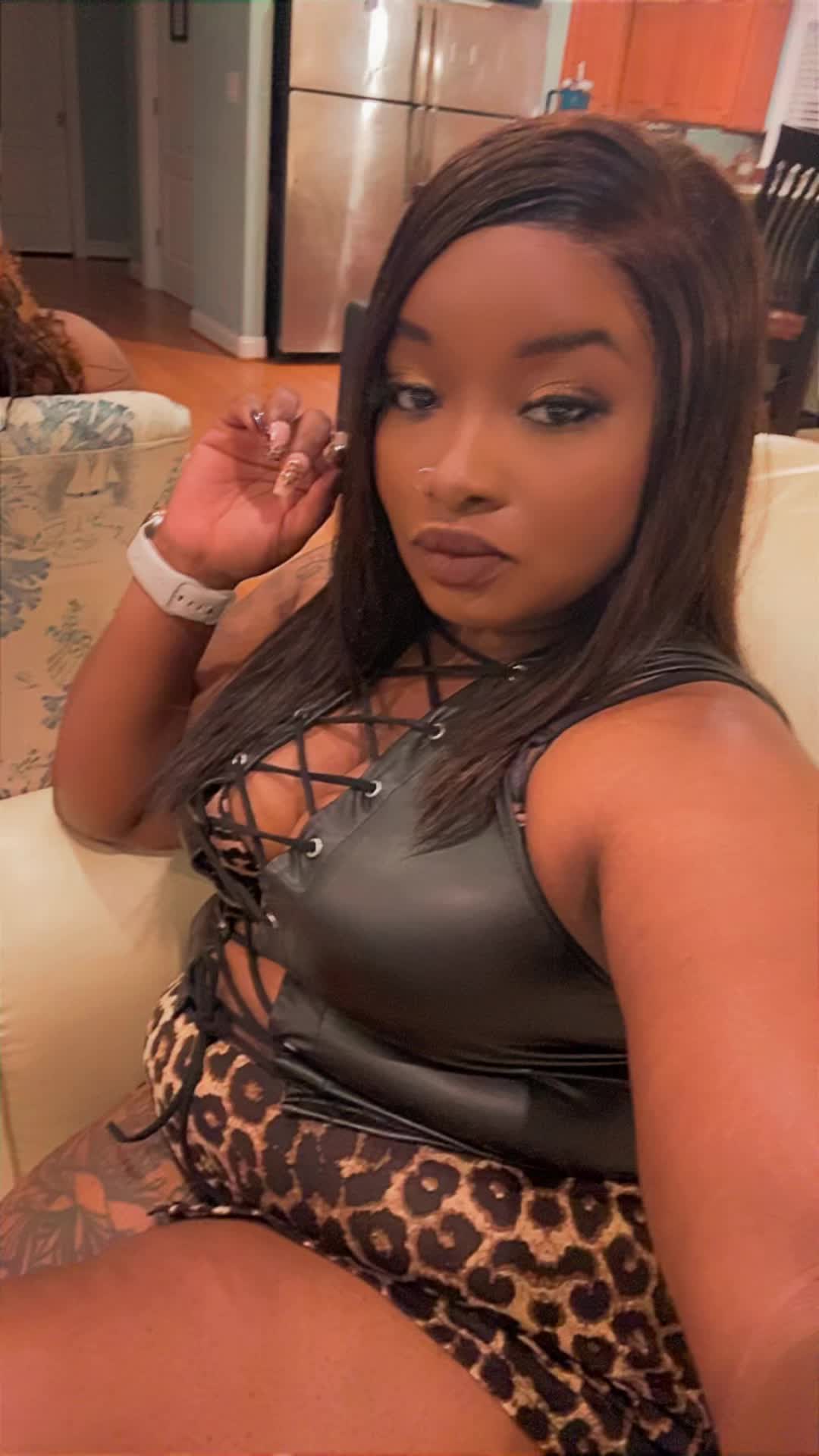 @TeeHolmes♉️ |🔝🫂💨🖤