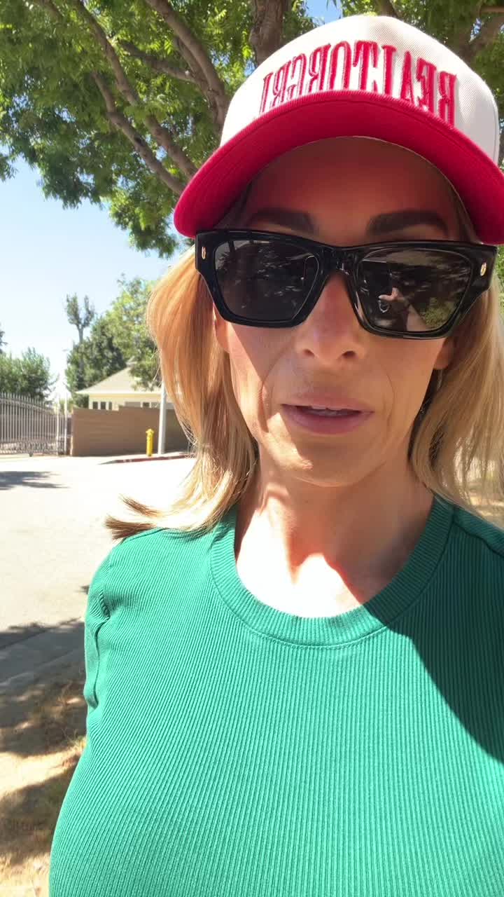 @Monica| Real Estate Hype Girl