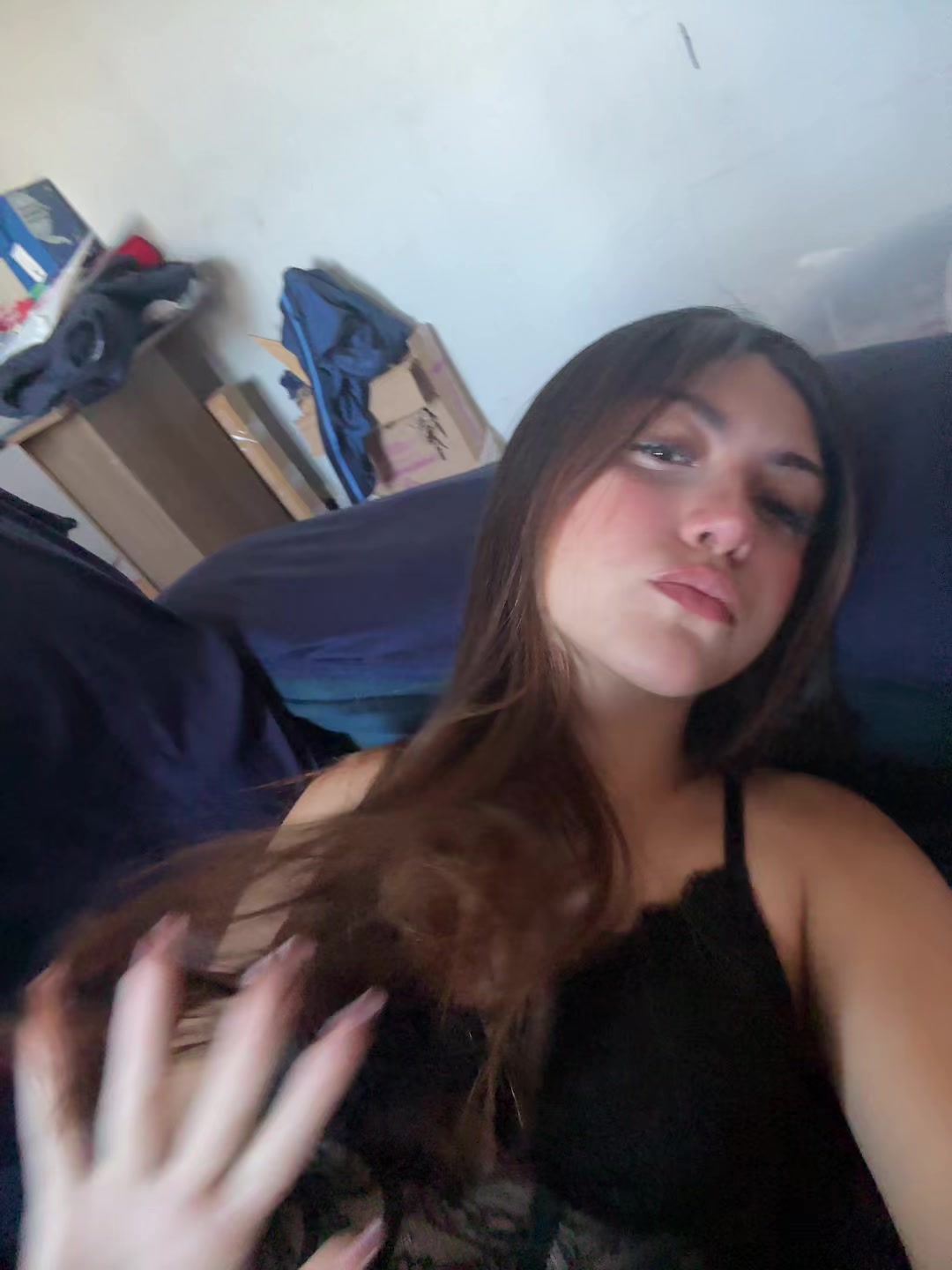 @Ladonii