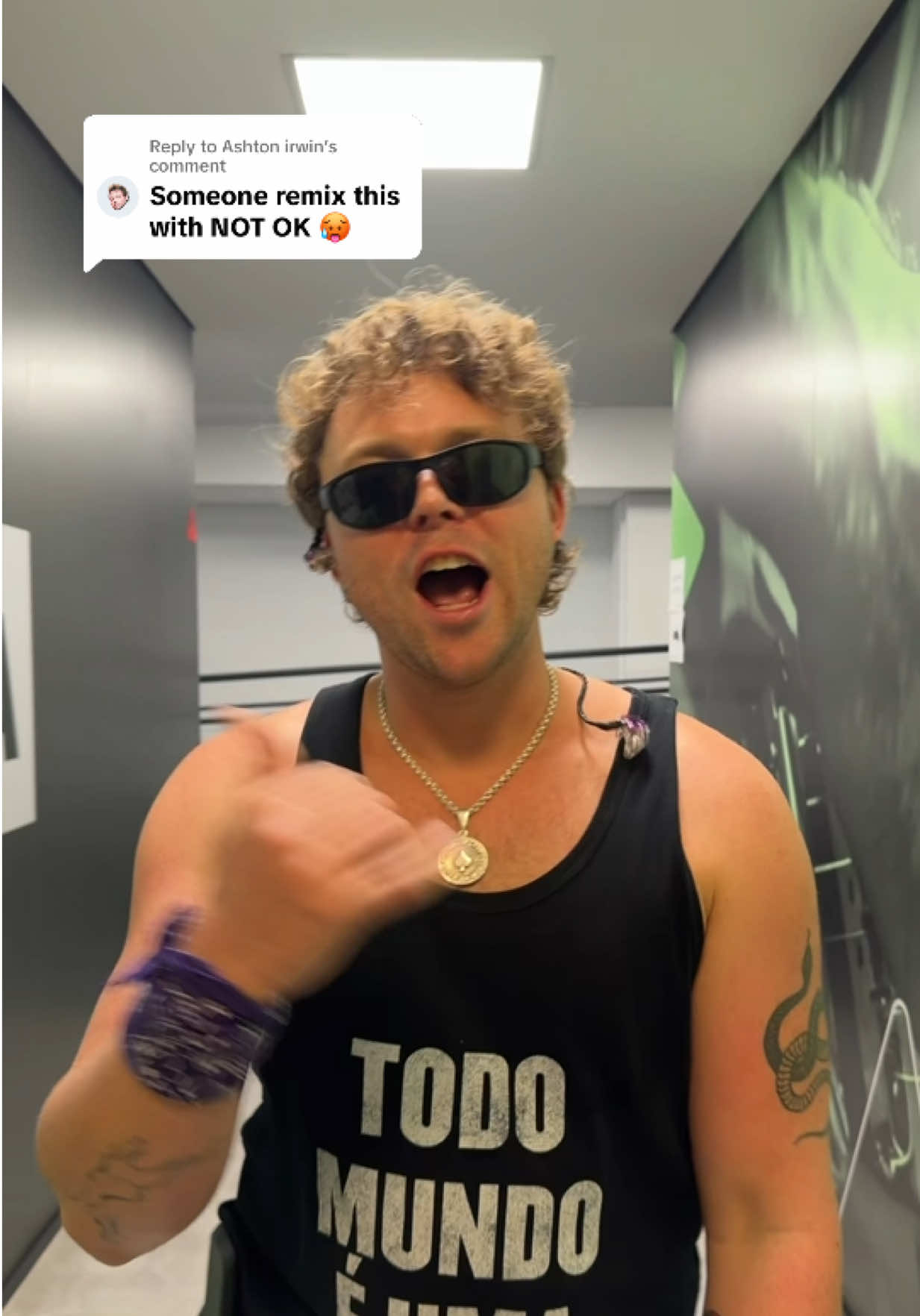 @Ashton irwin