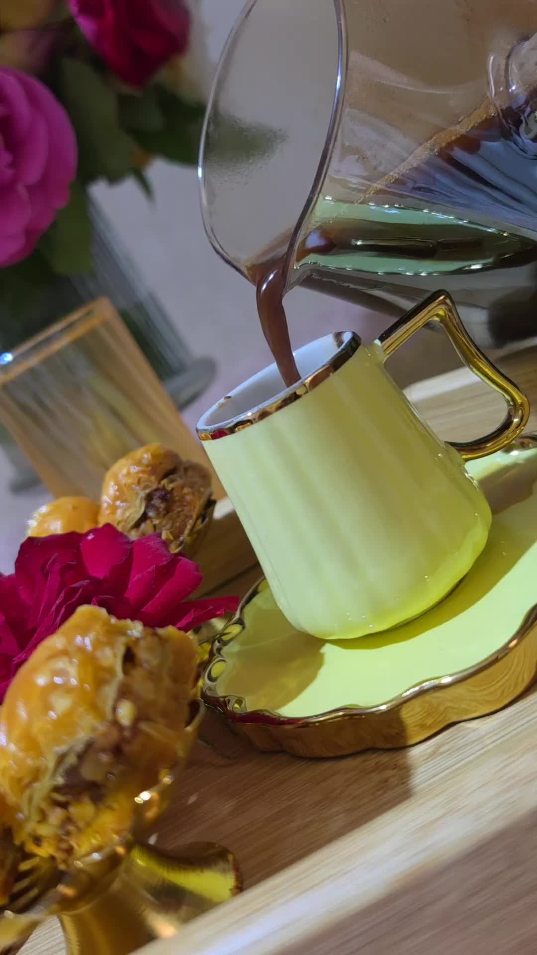 @حْوْرْ آلْعْيْنْ.