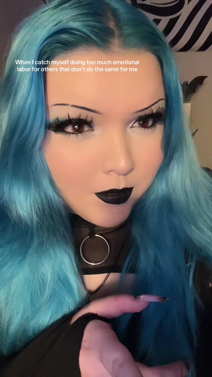 @artisticacids
