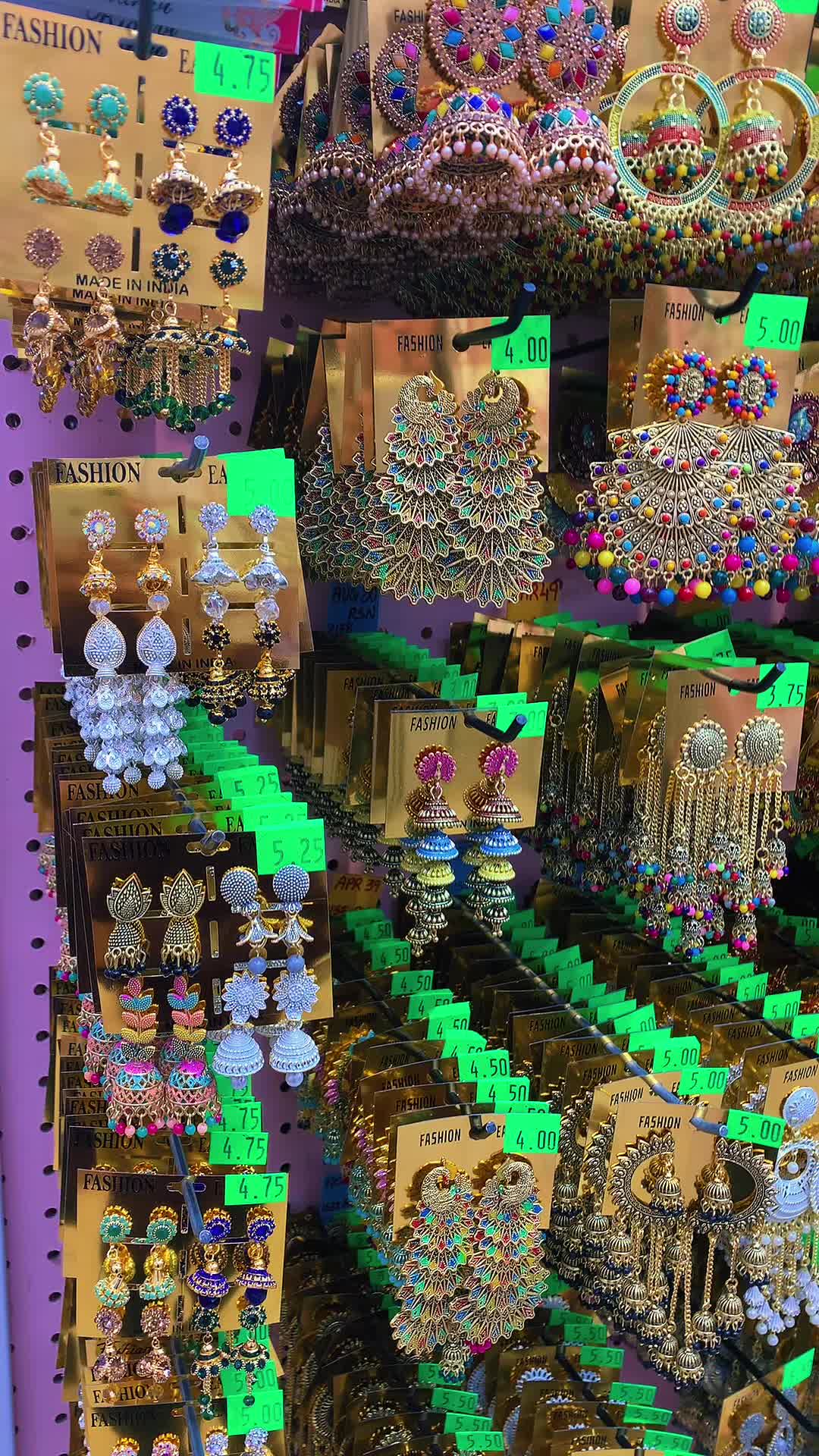 @Earrings Plaza