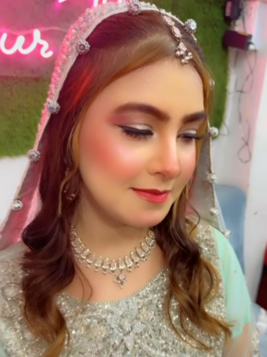 @Farheen Amir (inshasalon)
