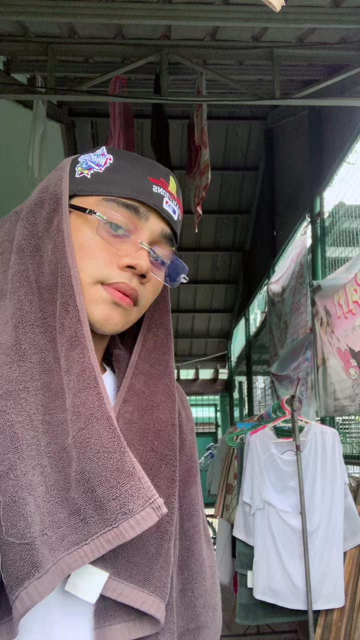 @•|Hxzeee