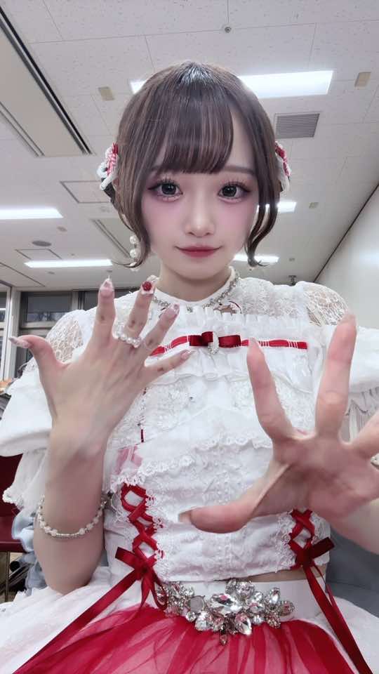 @にしのありさ
