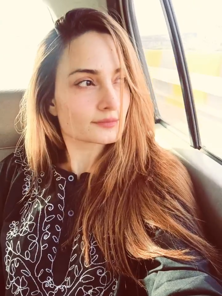 @Hina Khan