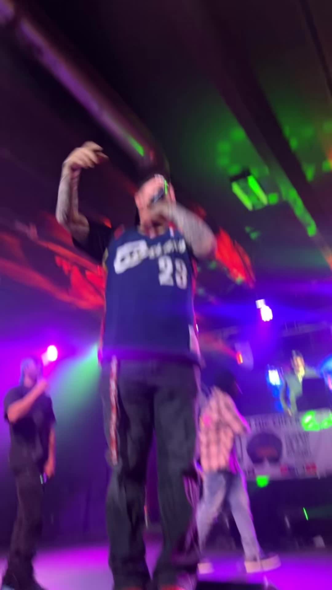@🖤