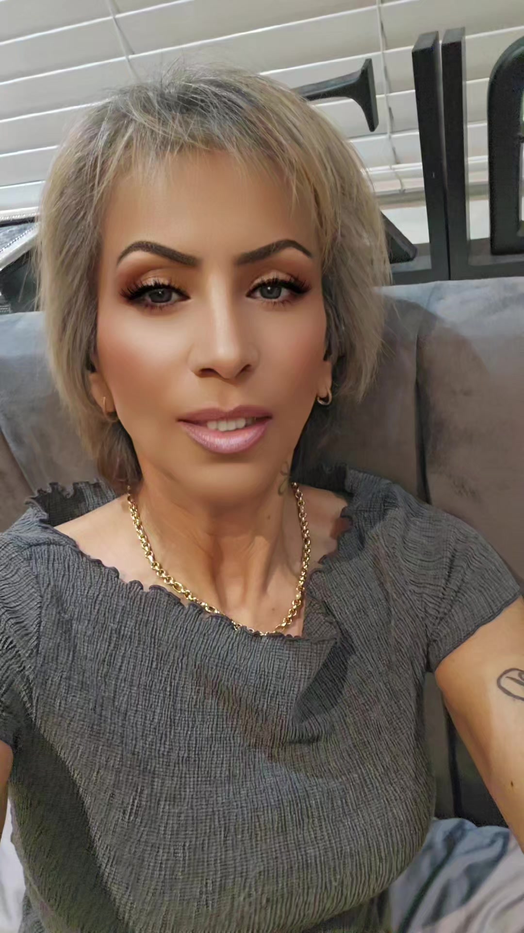 @Dee