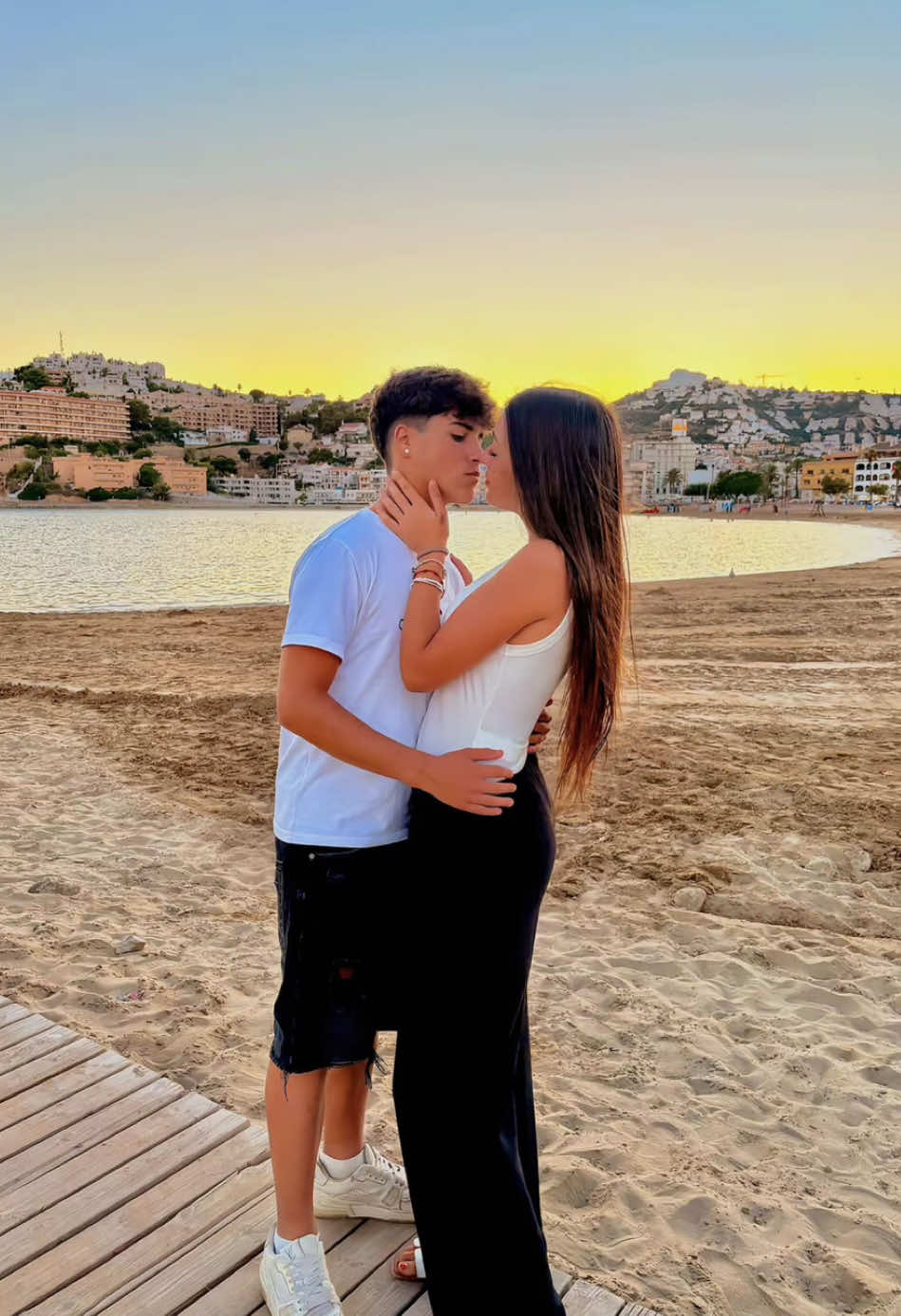 @𝓓𝓪𝓱𝓷𝓪  ♡