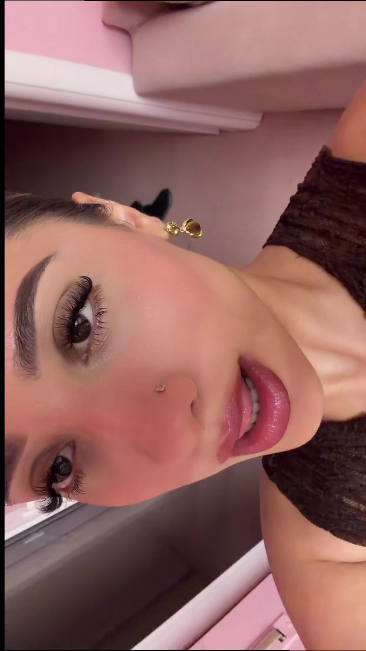 @Angjelina