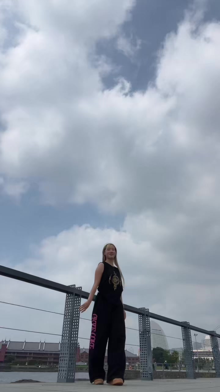 @もな