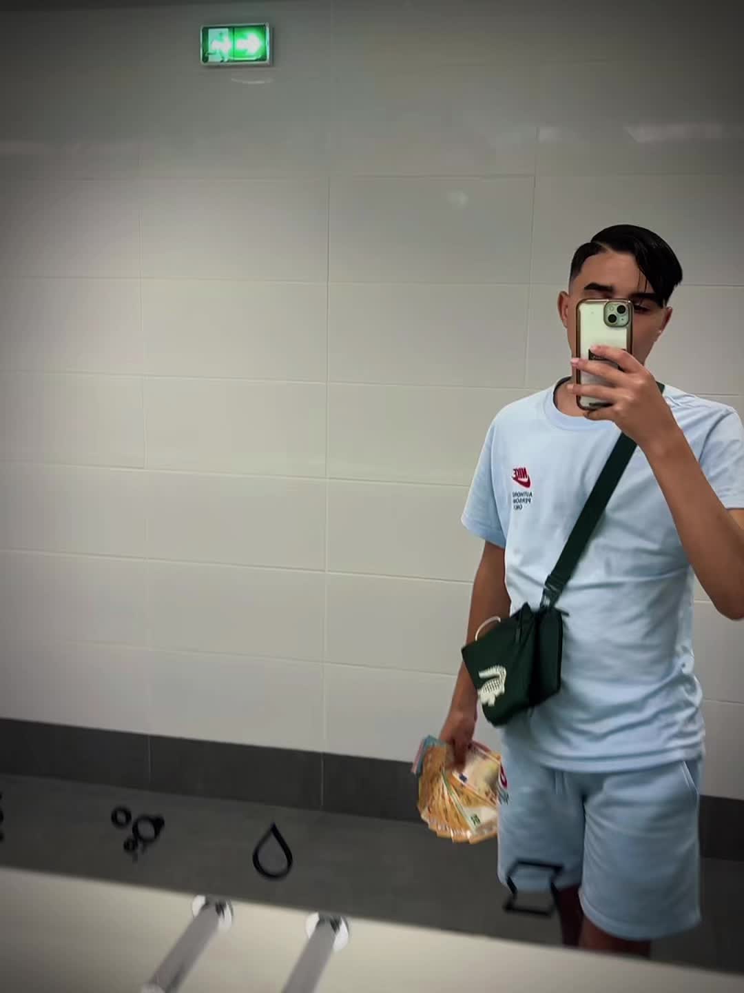 @Iู
ADE๐ฉ๐ฟ