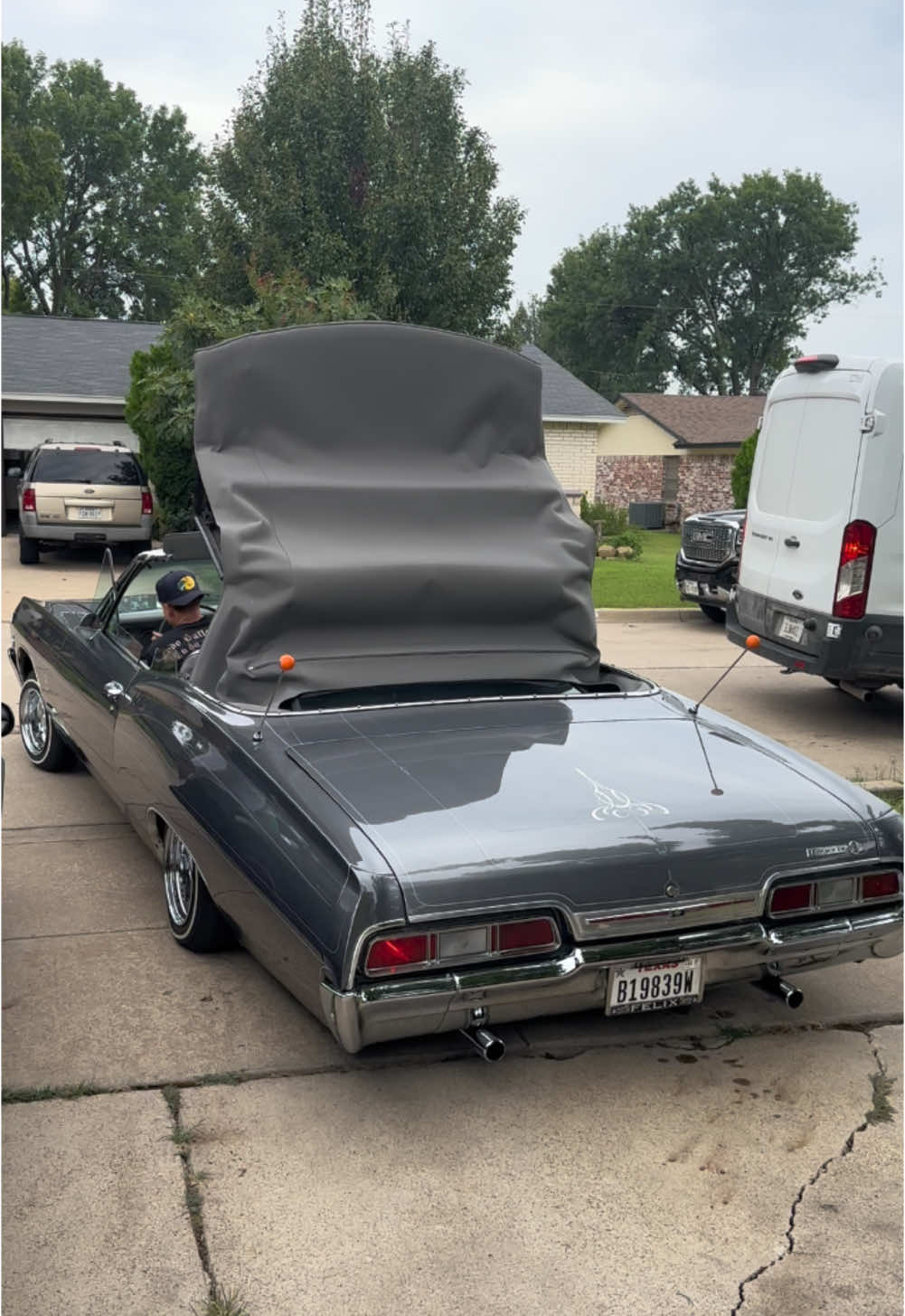 @Lowrider_Avenue