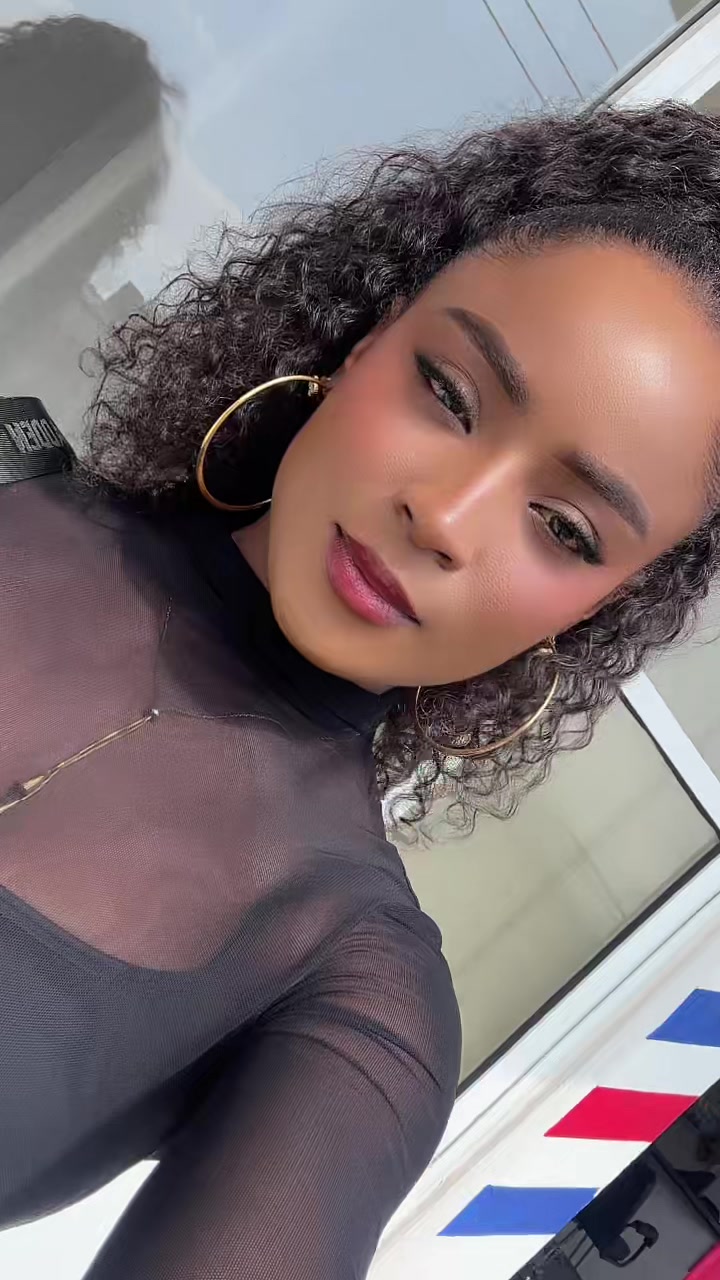 @Vanessa 🤎 G 02