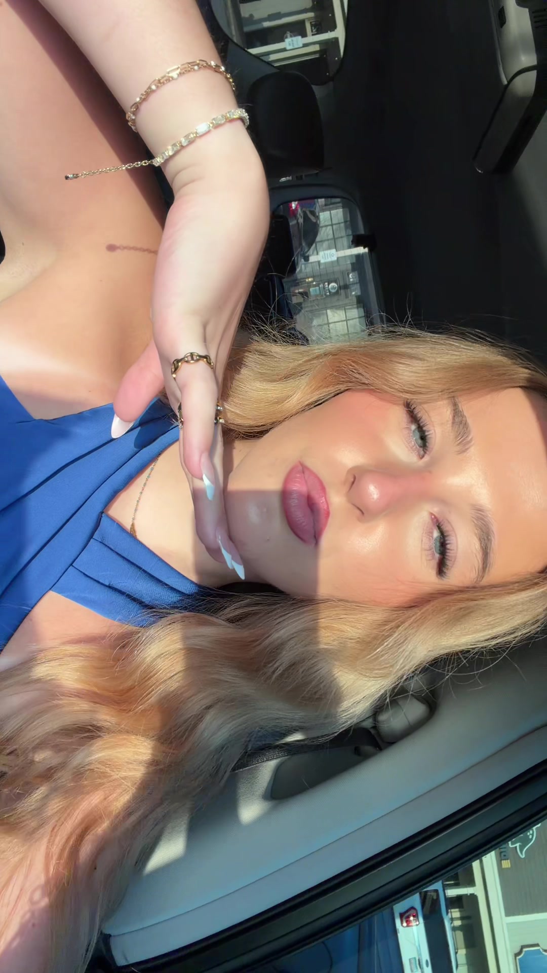 @️