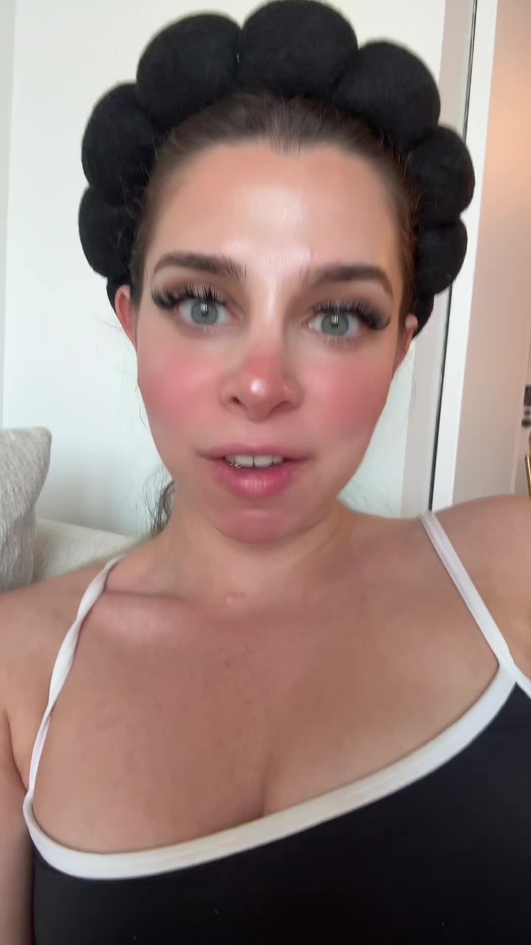 @hothighpriestess 🧿🤍