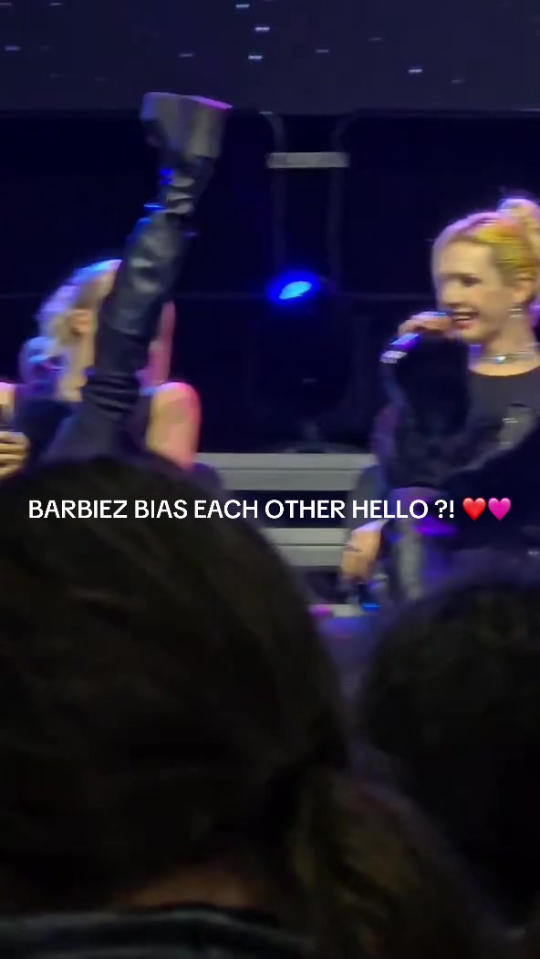 @🦋
