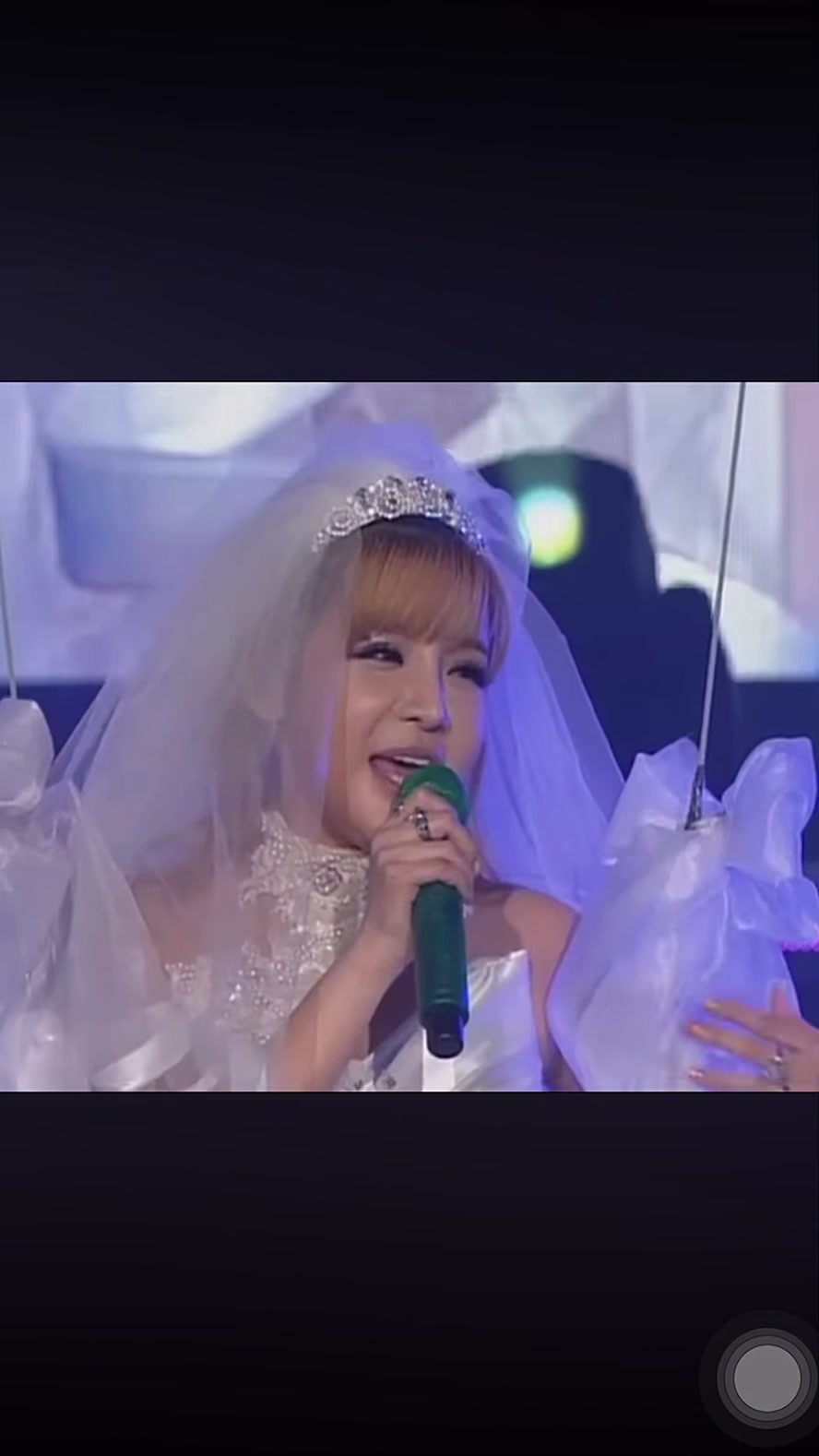 @2ne1
