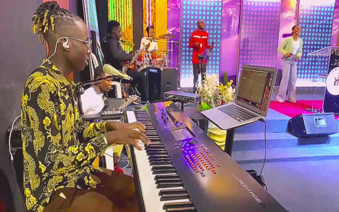 @Boni on the keyz