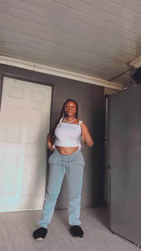@Angiɛ🫵🇬🇭