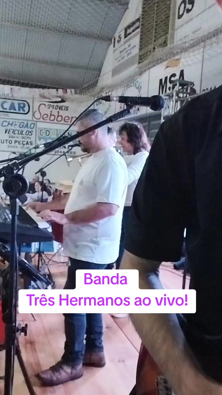 @Três Hermanos