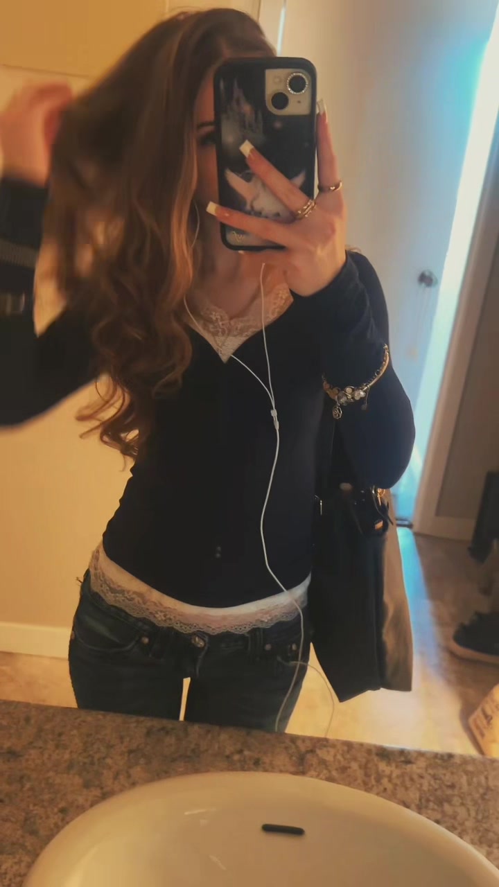 @𝒶𝓋𝒶