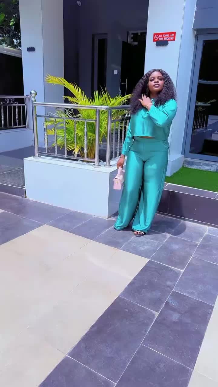 @AnasTasia