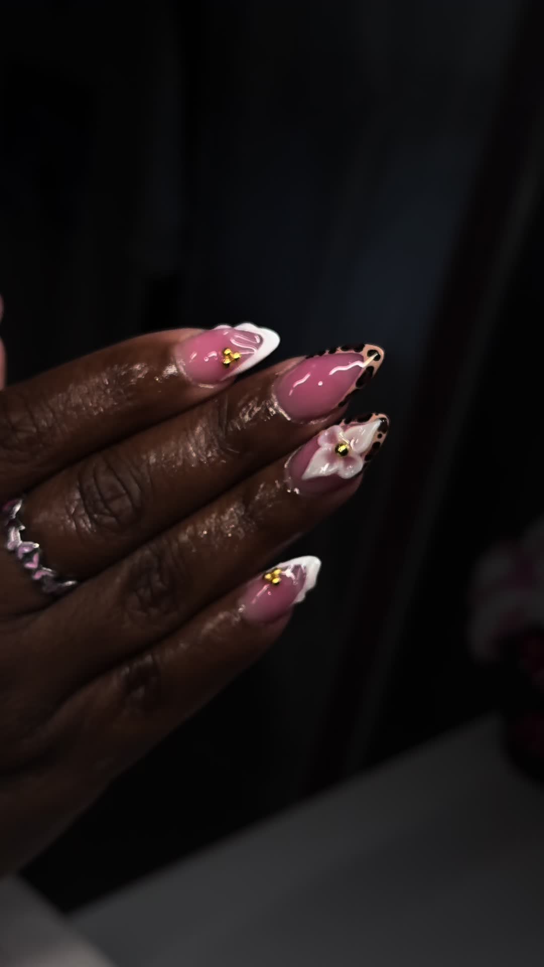 @_baddienailsxo