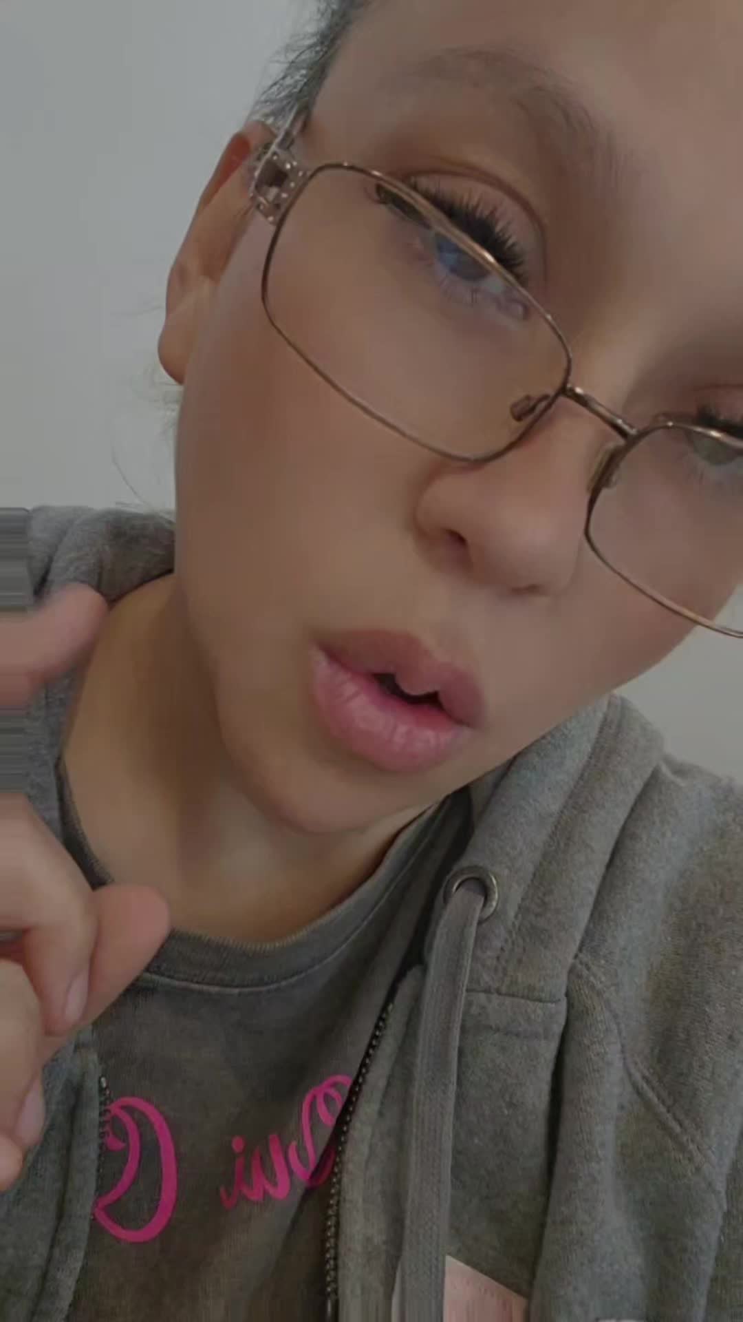 @QueenYing1