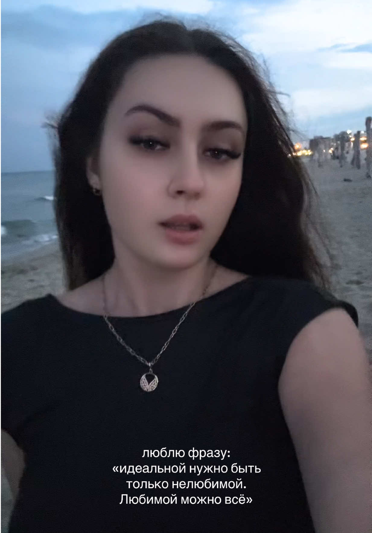 @_elenau_