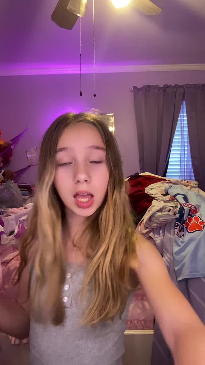 @Chloe parrot official account
