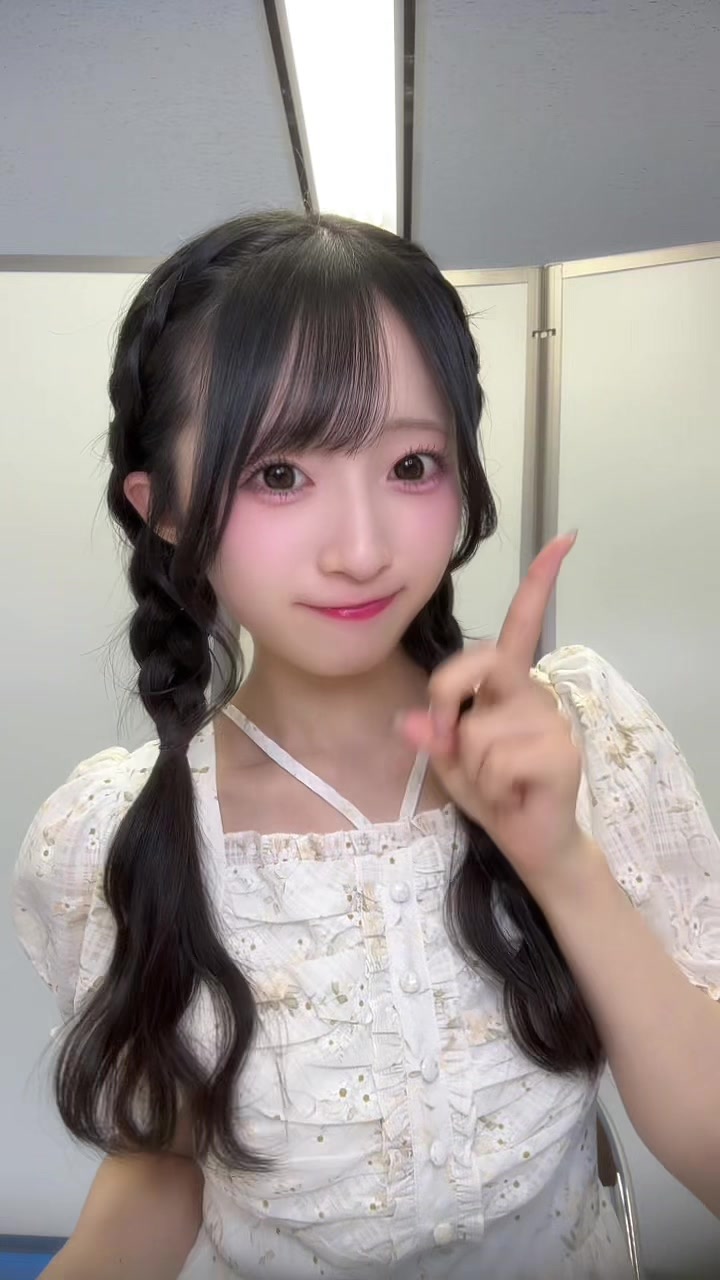 @秋山由奈