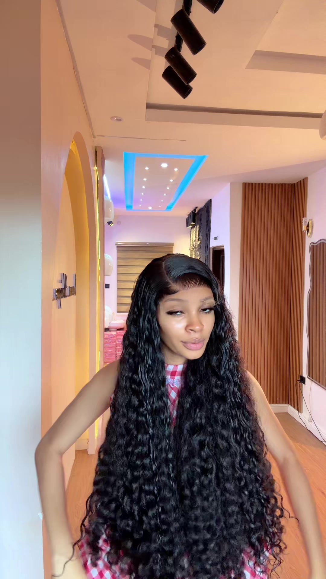 @Queens_unique_hairs