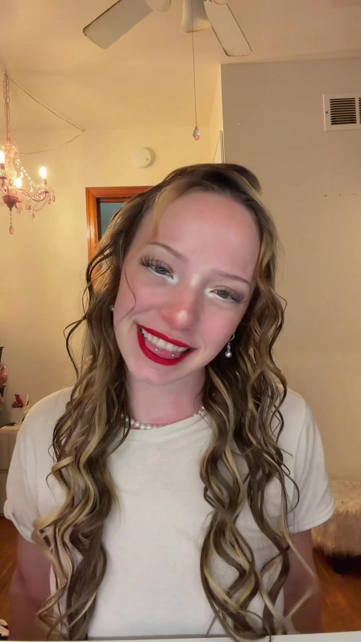 @HoneyTV
