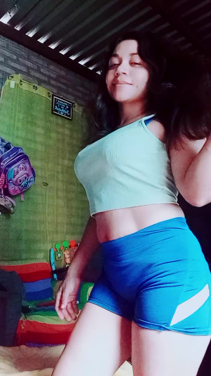 @la florecita olanchana❤️ 👸👸
