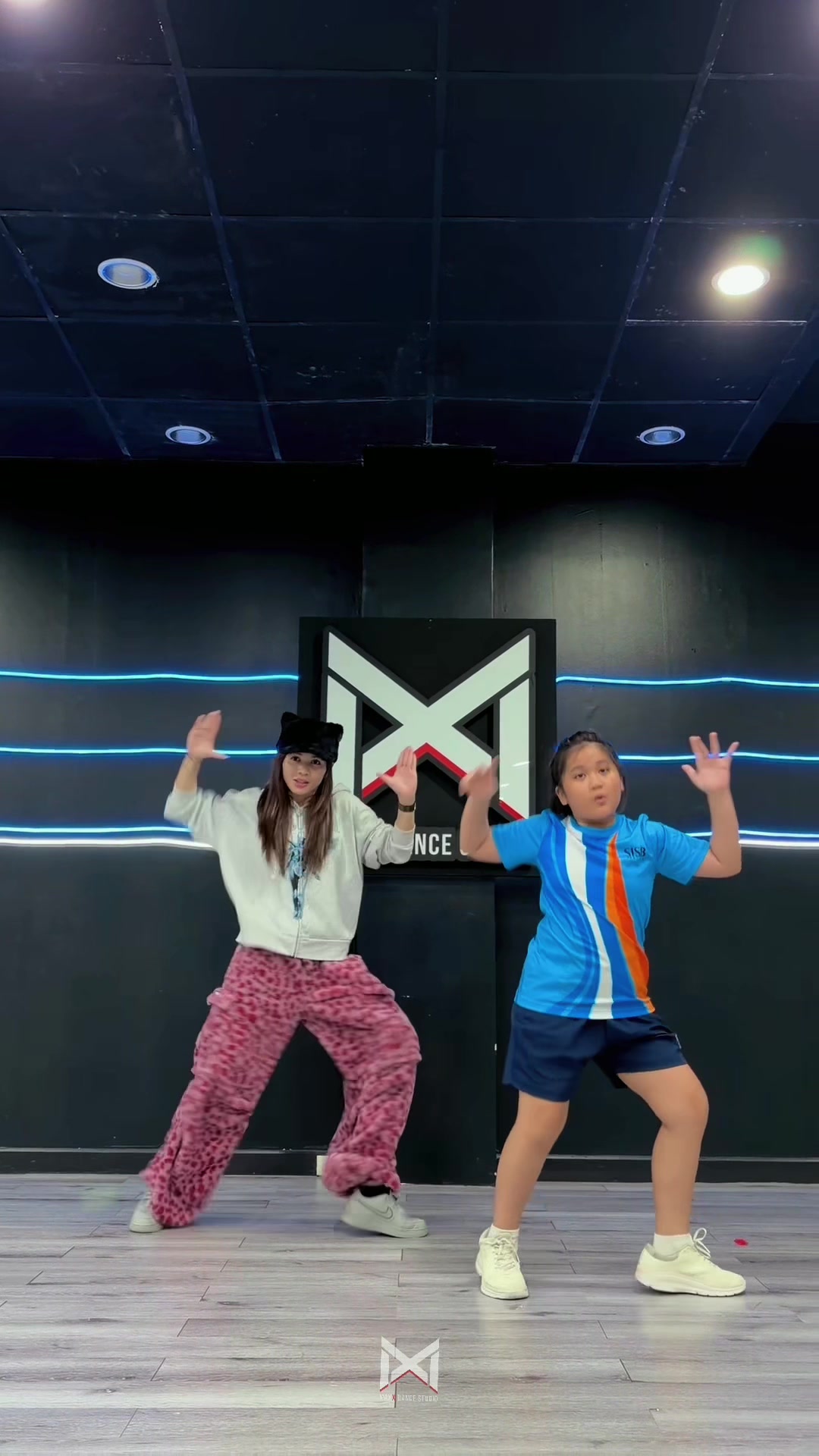@MAXXDANCESTUDIO