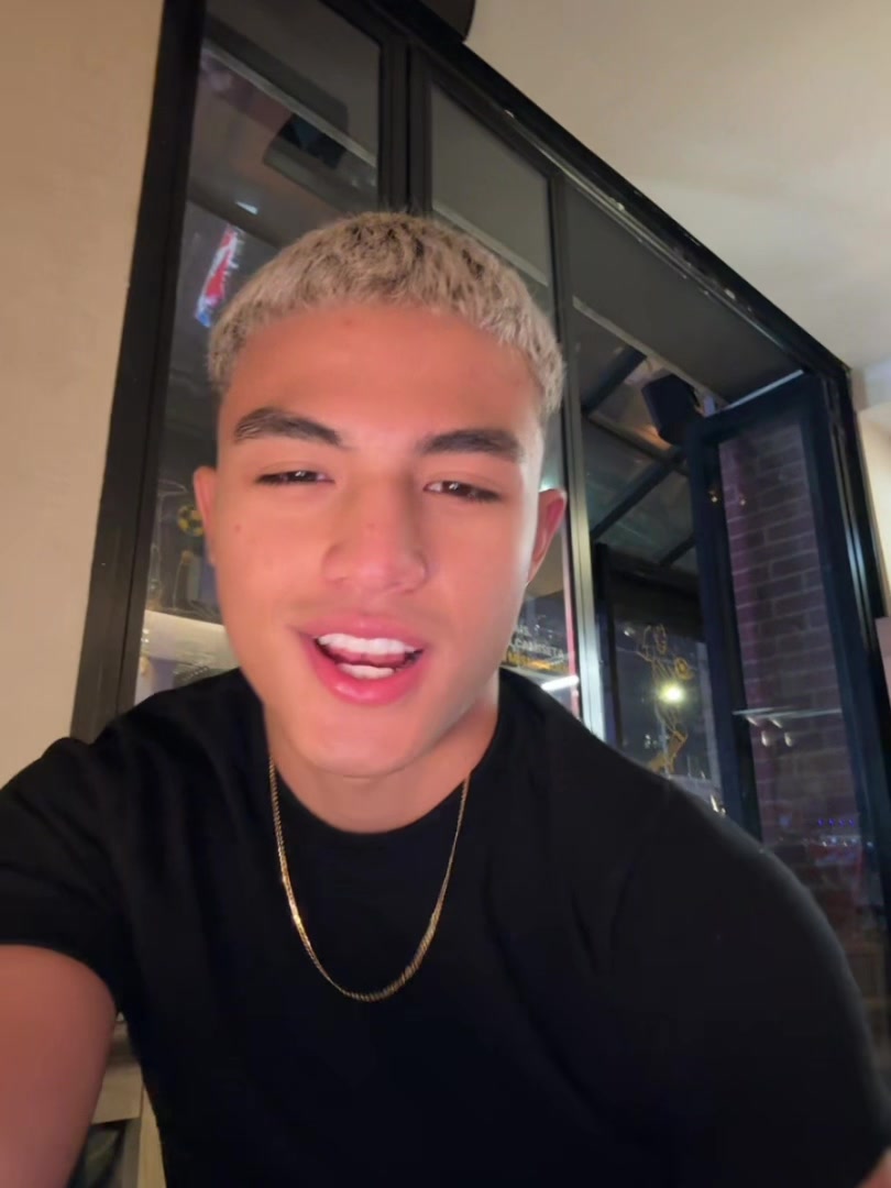 @𝐇𝐮𝐠𝐨 🦦