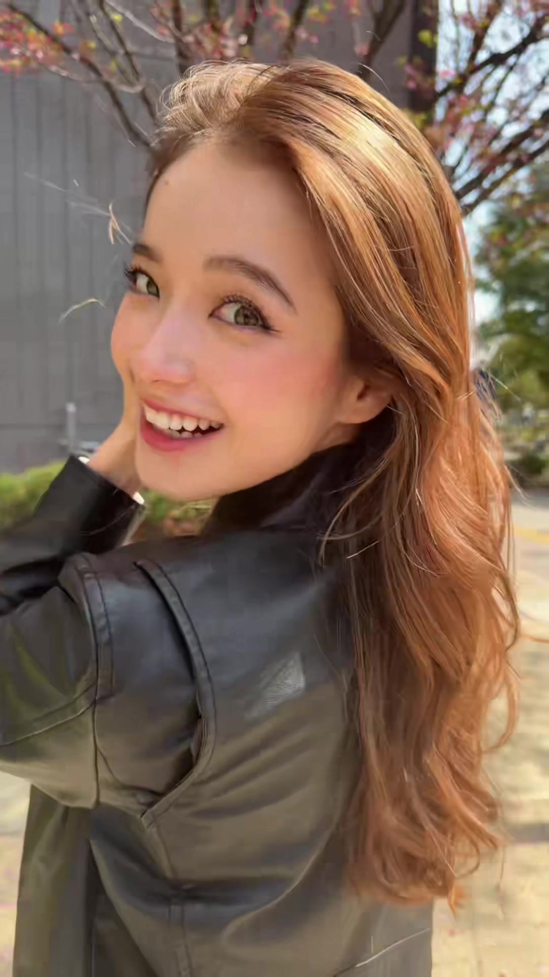 @Luna