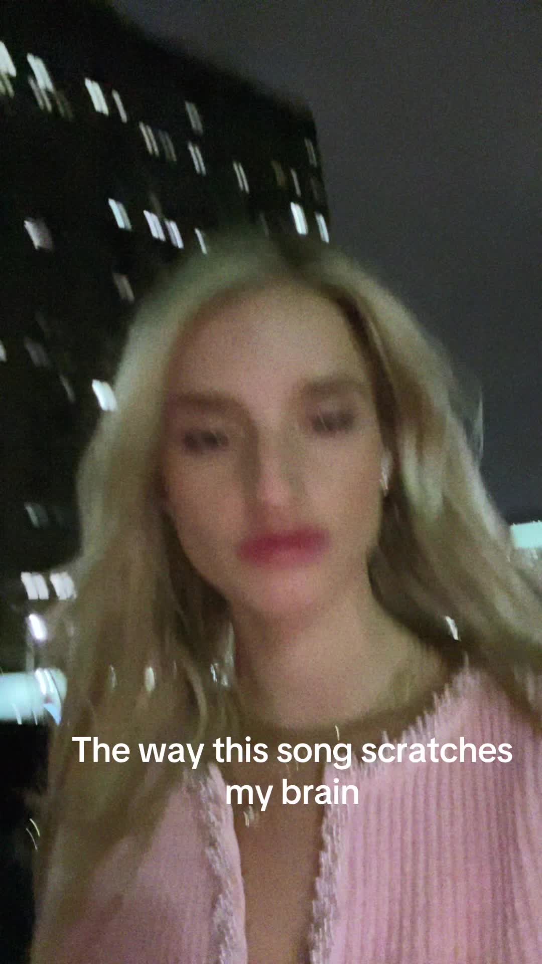 @aminahwood_