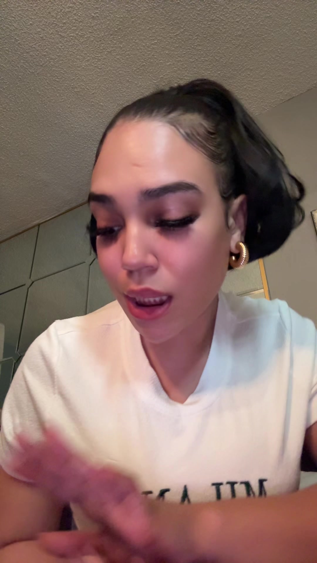 @Ari ✨