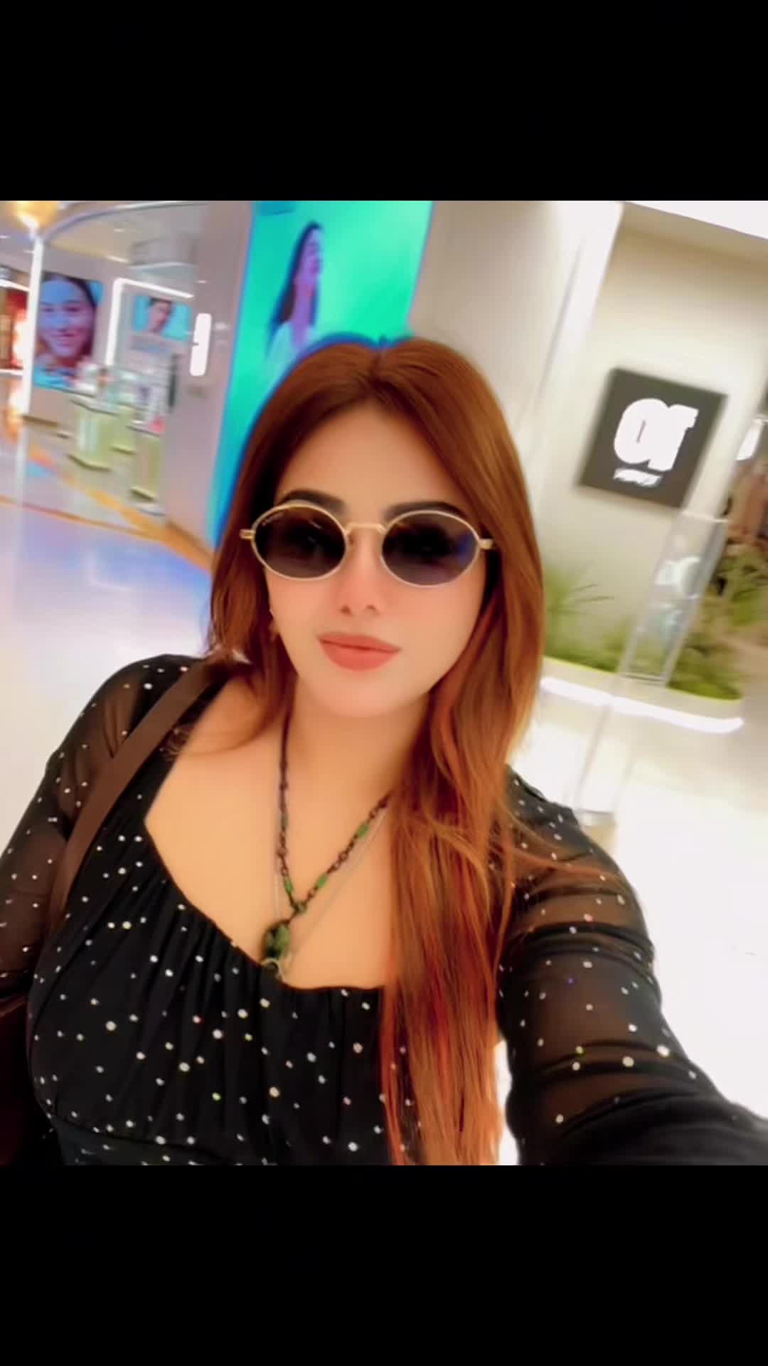 @SHE'S THE BOSS