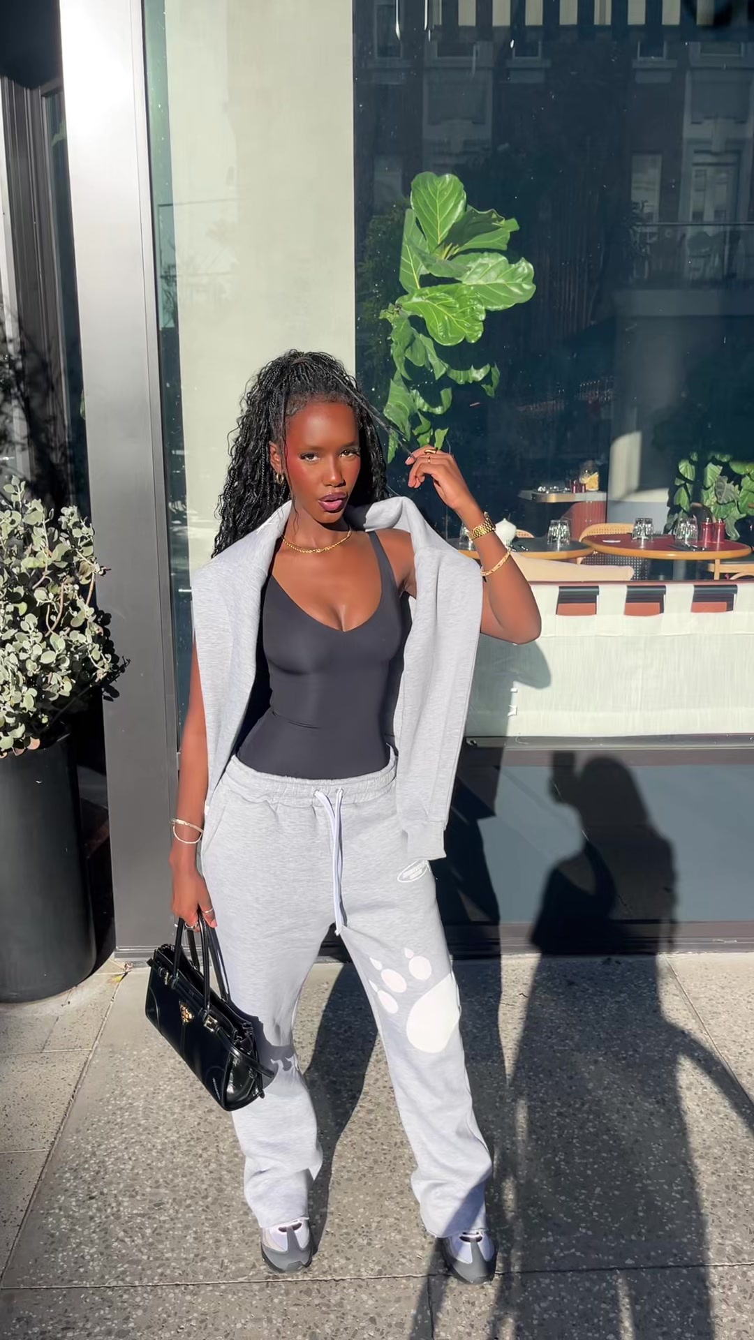 @jessicakazii