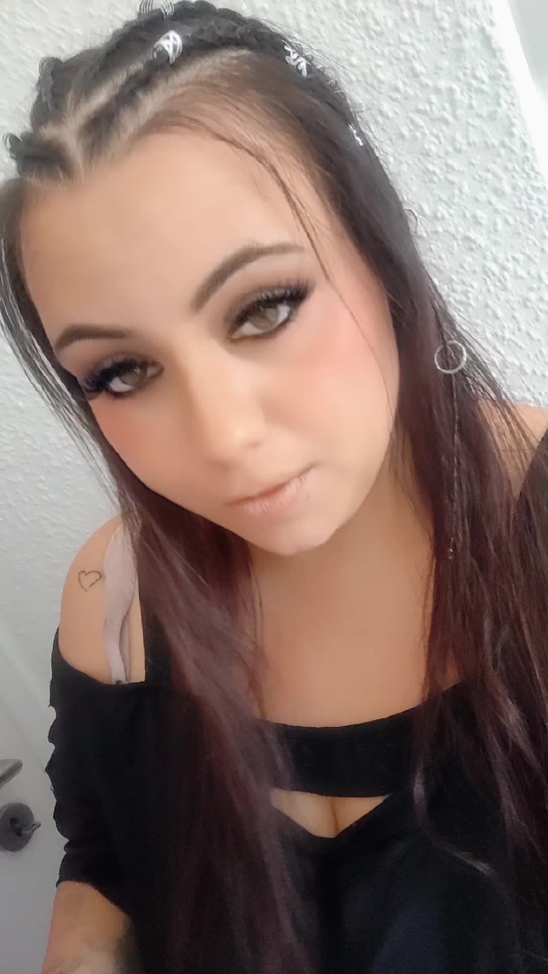 @bellaleiin