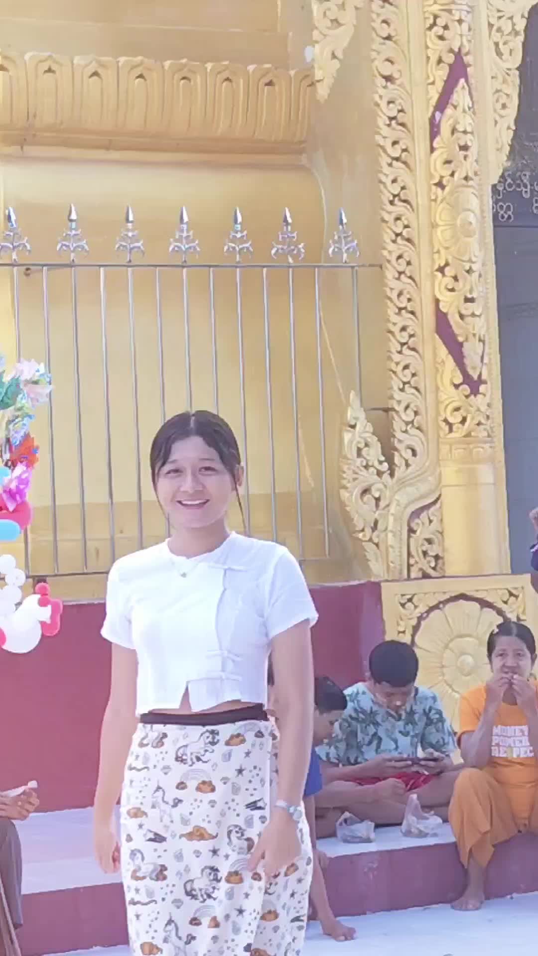 @♌ Shwe Yi Win 👑