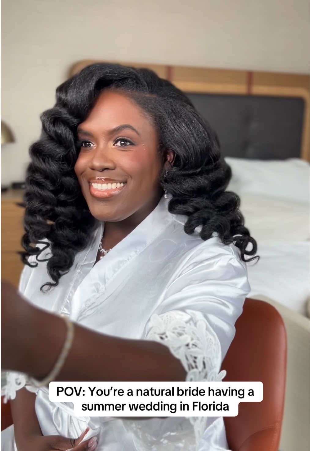 @Traveling Bridal Hairstylist