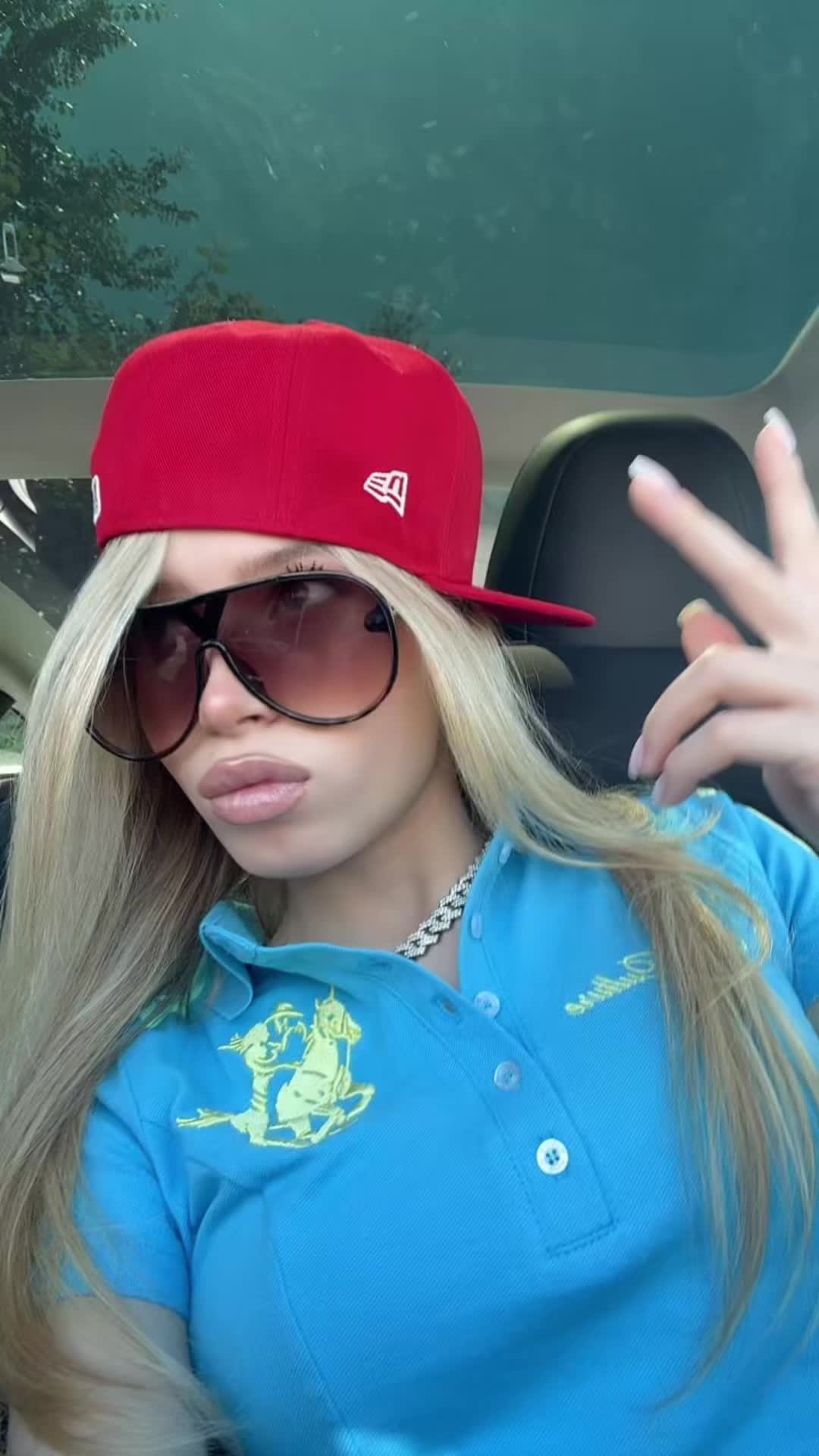 @lizzitak